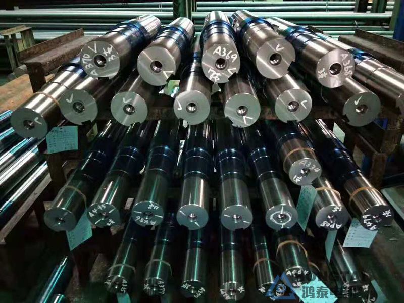 YE2-315L2-4电机轴伸打螺纹孔定制